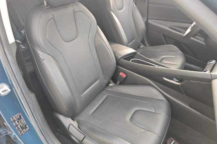 Used Hyundai Elantra 2021 1.5L CVT GLX Elite Edition Right Front Seat