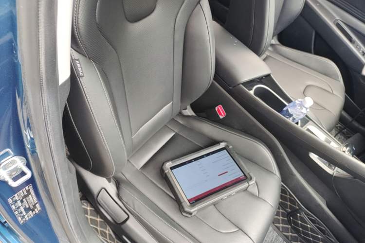 Used Hyundai Elantra 2021 1.5L CVT LUX Prestige Edition Right Front Seat