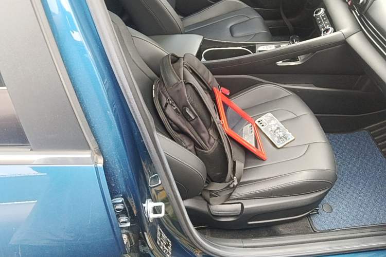Used Hyundai Elantra 2021 1.5L CVT GLX Elite Edition Right Front Seat