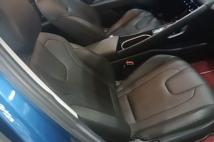 Used Hyundai Elantra 2021 1.5L CVT GLX Elite Edition Right Front Seat