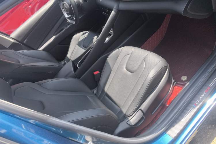 Used Hyundai Elantra 2021 1.5L CVT GLX Elite Edition Right Front Seat