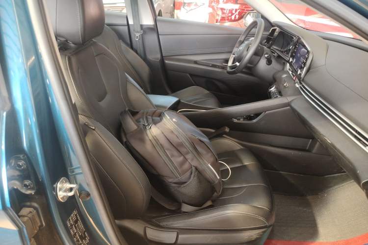 Used Hyundai Elantra 2021 1.5L CVT GLX Elite Edition Right Front Seat
