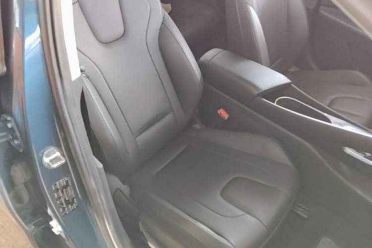 Used Hyundai Elantra 2021 1.5L CVT GLX Elite Edition Right Front Seat