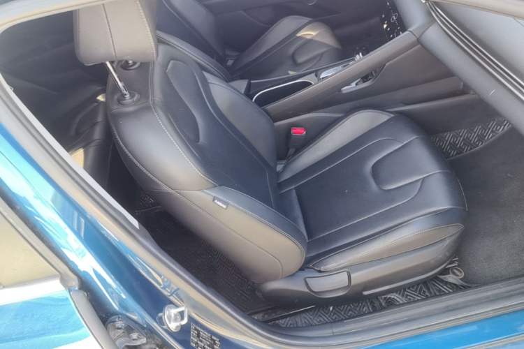 Used Hyundai Elantra 2021 1.5L CVT LUX Prestige Edition Right Front Seat