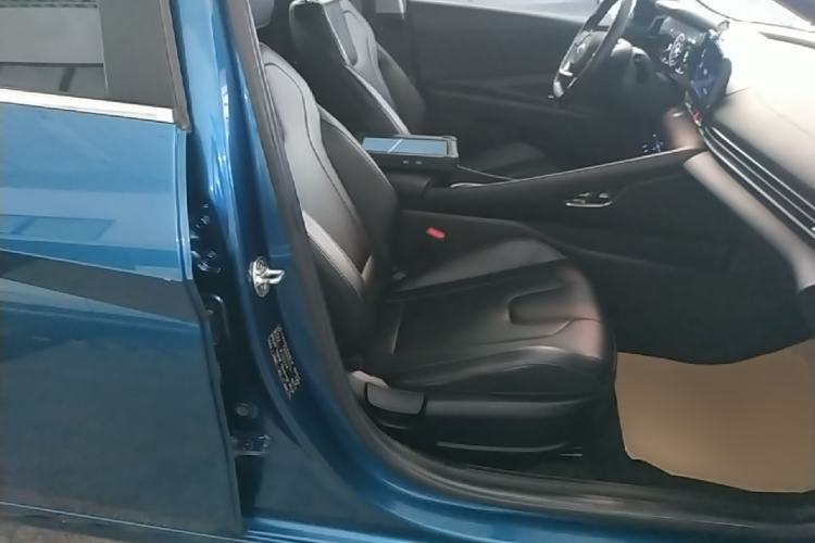 Used Hyundai Elantra 2021 1.5L CVT LUX Prestige Edition Right Front Seat