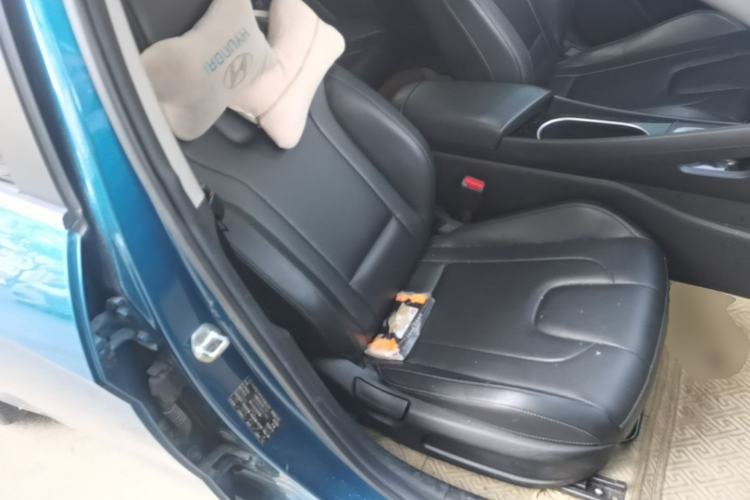 Used Hyundai Elantra 2021 1.5L CVT GLX Elite Edition Right Front Seat