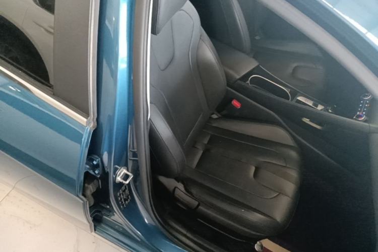 Used Hyundai Elantra 2021 1.5L CVT GLX Elite Edition Right Front Seat