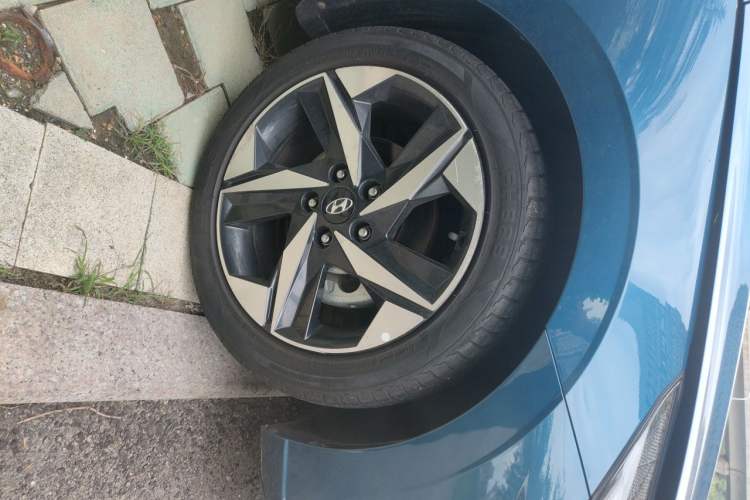 Used Hyundai Elantra 2021 1.5L CVT GLX Elite Edition Right Front Wheel Hub