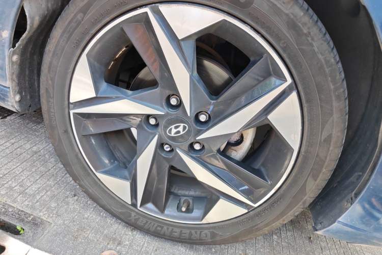 Used Hyundai Elantra 2021 1.5L CVT GLX Elite Edition Right Front Wheel Hub