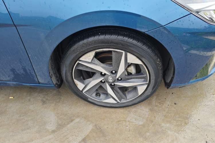 Used Hyundai Elantra 2021 1.5L CVT GLX Elite Edition Right Front Wheel Hub