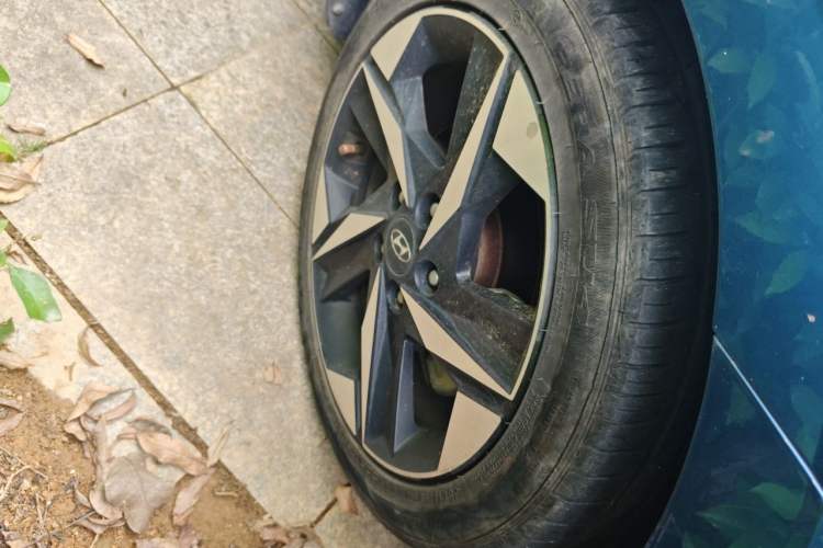 Used Hyundai Elantra 2021 1.5L CVT GLX Elite Edition Right Front Wheel Hub