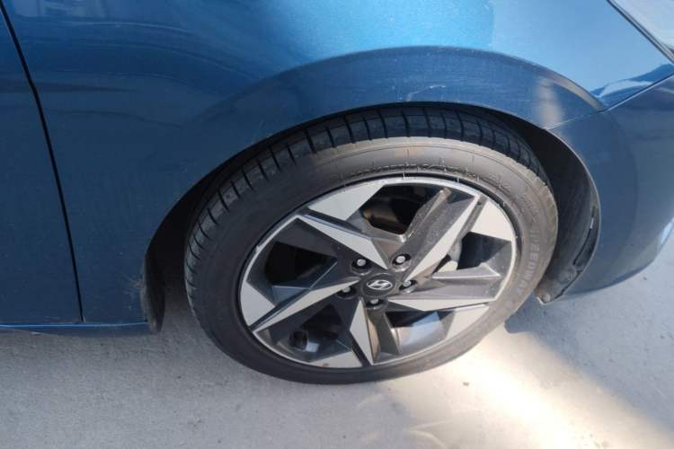 Used Hyundai Elantra 2021 1.5L CVT LUX Prestige Edition Right Front Wheel Hub