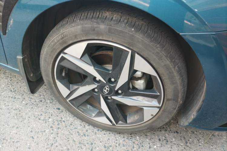 Used Hyundai Elantra 2021 1.5L CVT LUX Prestige Edition Right Front Wheel Hub