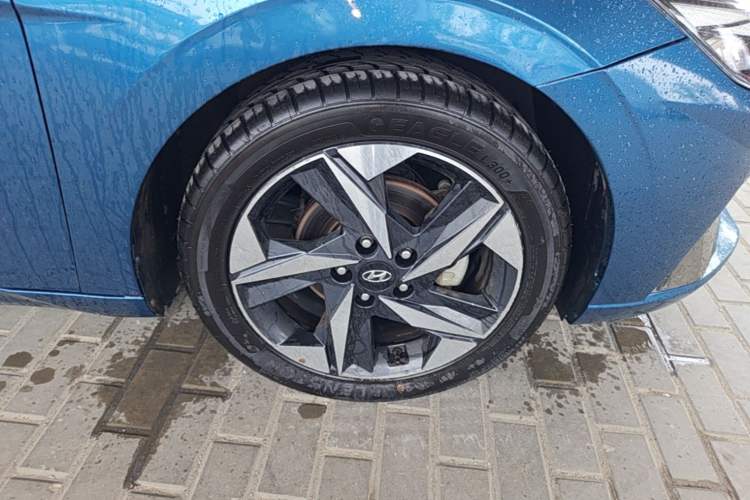Used Hyundai Elantra 2021 1.5L CVT GLX Elite Edition Right Front Wheel Hub
