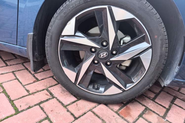 Used Hyundai Elantra 2021 1.5L CVT GLX Elite Edition Right Front Wheel Hub