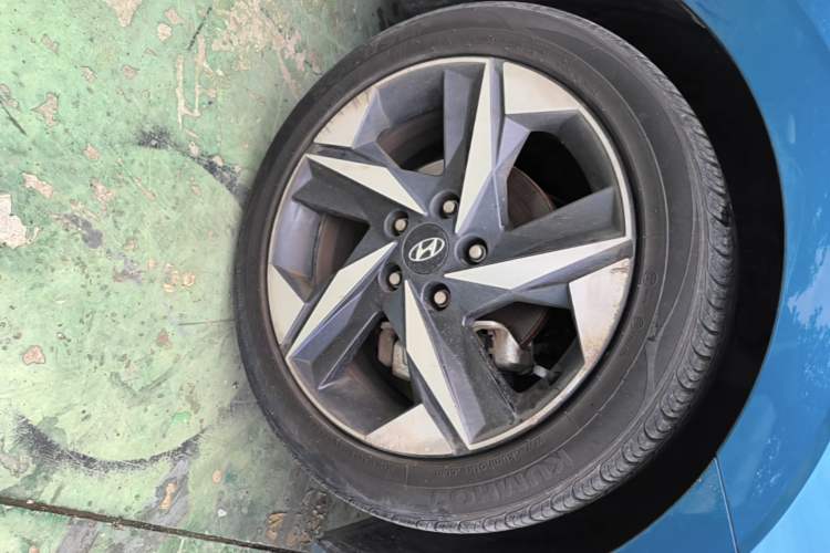 Used Hyundai Elantra 2021 1.5L CVT LUX Prestige Edition Right Front Wheel Hub