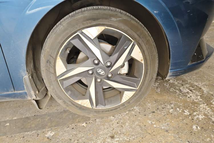 Used Hyundai Elantra 2021 1.5L CVT LUX Prestige Edition Right Front Wheel Hub