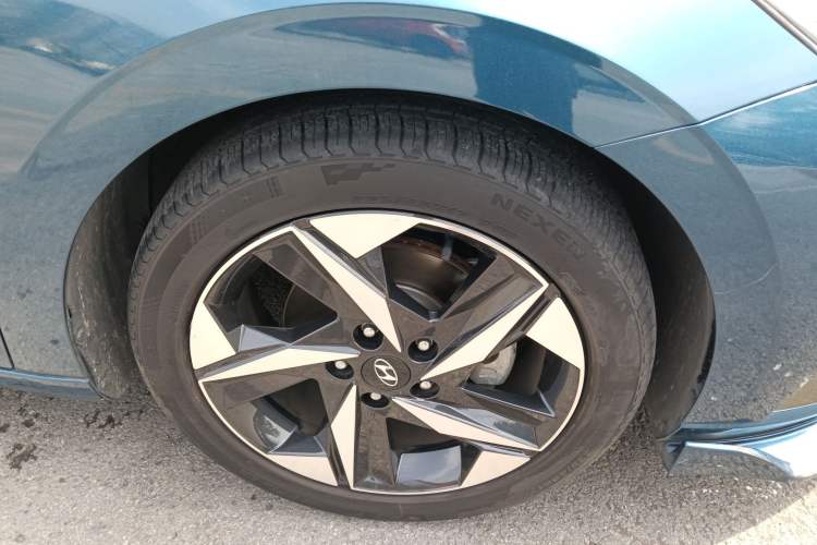 Used Hyundai Elantra 2021 1.5L CVT LUX Prestige Edition Right Front Wheel Hub