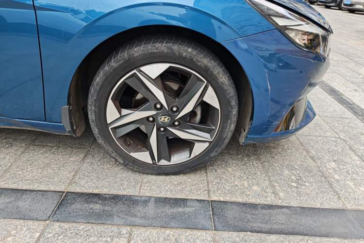 Used Hyundai Elantra 2021 1.5L CVT LUX Prestige Edition Right Front Wheel Hub