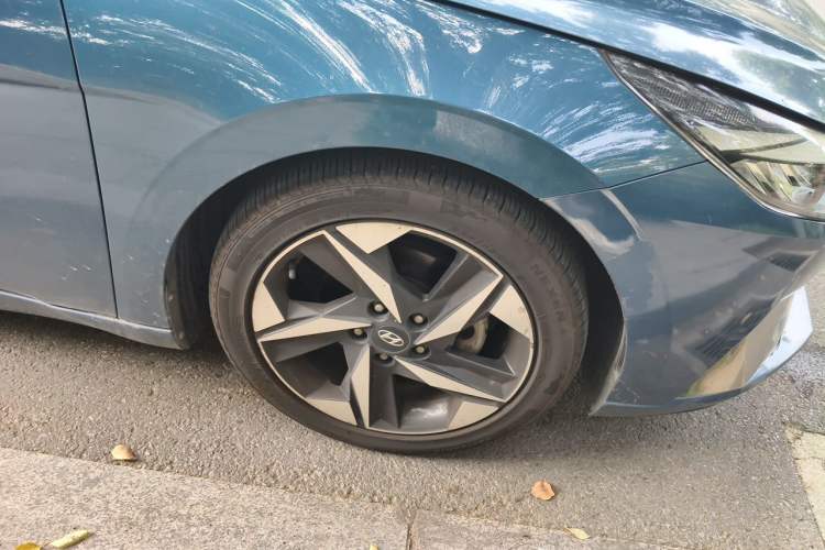 Used Hyundai Elantra 2021 1.5L CVT LUX Prestige Edition Right Front Wheel Hub