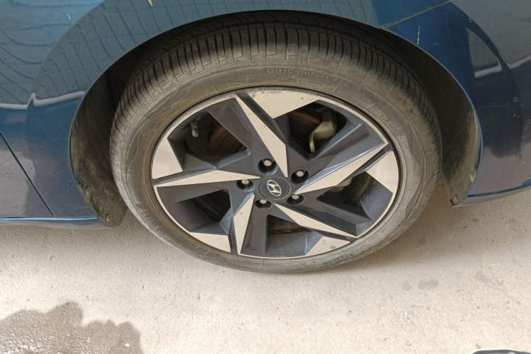 Used Hyundai Elantra 2021 1.5L CVT GLX Elite Edition Right Front Wheel Hub