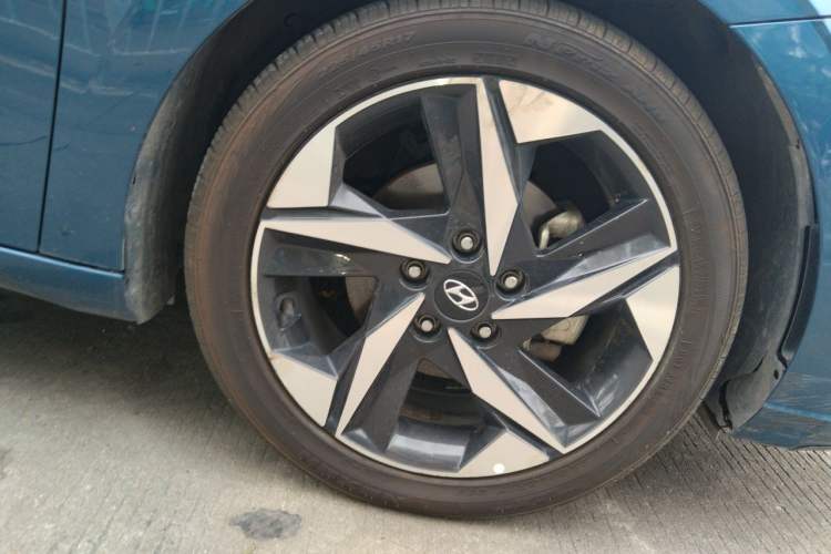 Used Hyundai Elantra 2021 1.5L CVT LUX Prestige Edition Right Front Wheel Hub