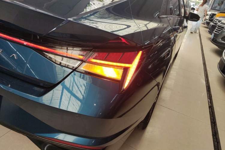 Used Hyundai Elantra 2021 1.5L CVT LUX Prestige Edition Right Rear Taillight