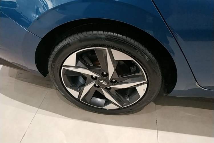 Used Hyundai Elantra 2021 1.5L CVT LUX Prestige Edition Right Rear Wheel Hub