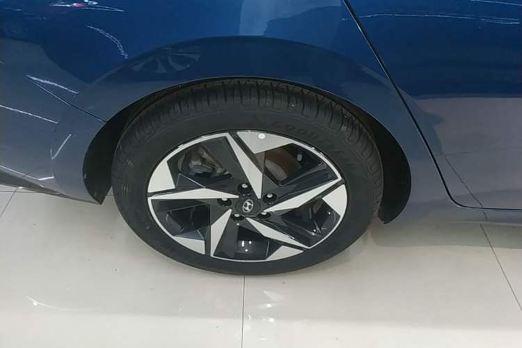 Used Hyundai Elantra 2021 1.5L CVT LUX Prestige Edition Right Rear Wheel Hub