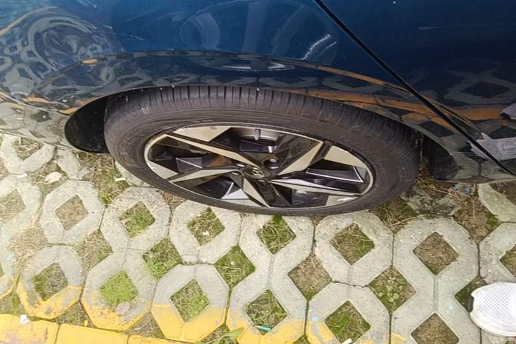 Used Hyundai Elantra 2021 1.5L CVT GLX Elite Edition Right Rear Wheel Hub