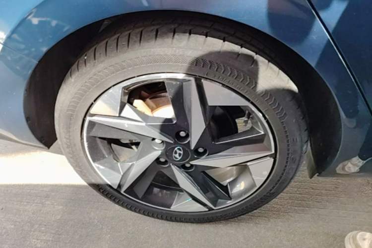 Used Hyundai Elantra 2021 1.5L CVT GLX Elite Edition Right Rear Wheel Hub