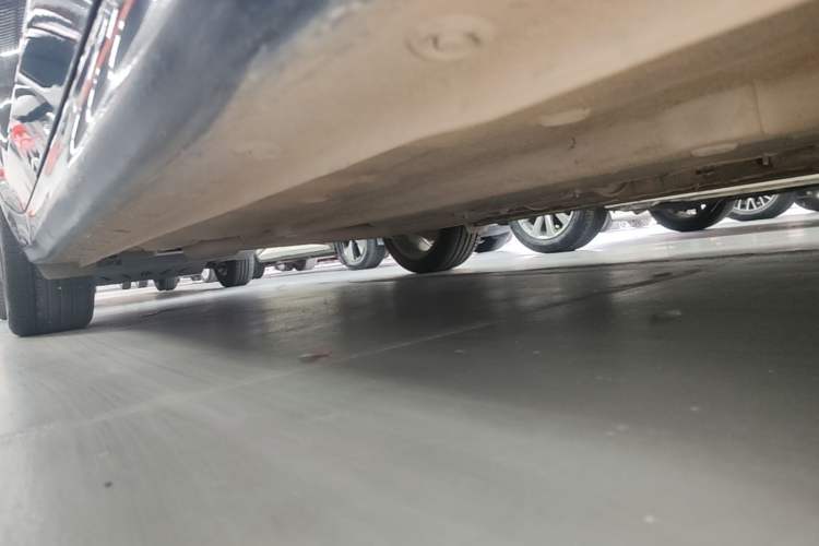 Used Hyundai Elantra 2021 1.5L CVT LUX Prestige Edition Right Side Sill