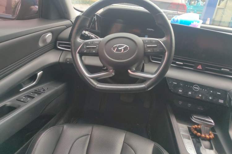 Used Hyundai Elantra 2021 1.5L CVT GLX Elite Edition Steering Wheel
