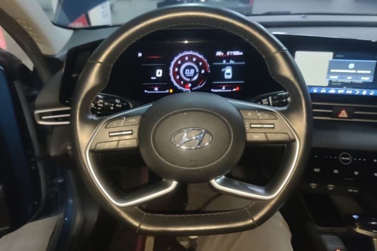 Used Hyundai Elantra 2021 1.5L CVT LUX Prestige Edition Steering Wheel