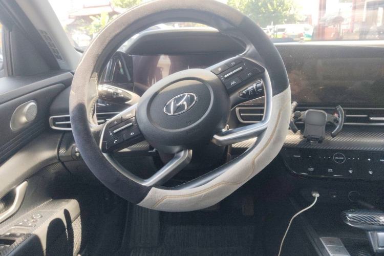 Used Hyundai Elantra 2021 1.5L CVT LUX Prestige Edition Steering Wheel