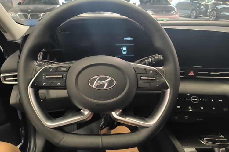 Used Hyundai Elantra 2021 1.5L CVT GLX Elite Edition Steering Wheel