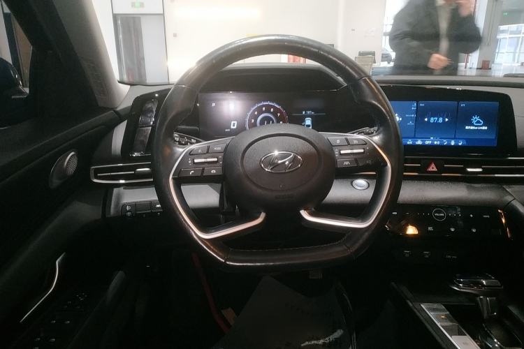 Used Hyundai Elantra 2021 1.5L CVT LUX Prestige Edition Steering Wheel
