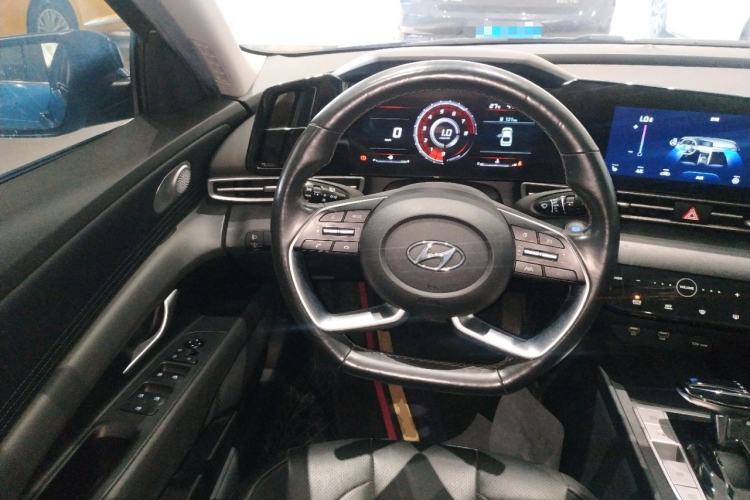 Used Hyundai Elantra 2021 1.5L CVT LUX Prestige Edition Steering Wheel
