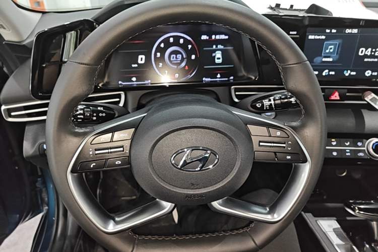 Used Hyundai Elantra 2021 1.5L CVT GLX Elite Edition Steering Wheel