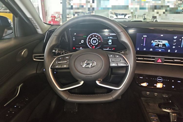 Used Hyundai Elantra 2021 1.5L CVT LUX Prestige Edition Steering Wheel