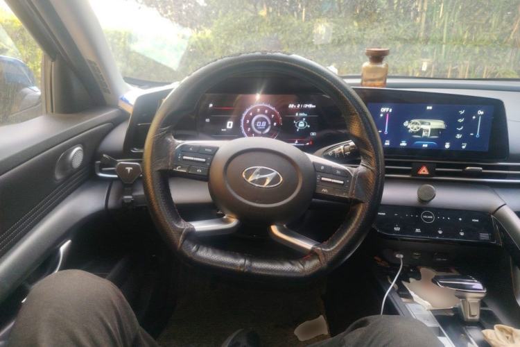Used Hyundai Elantra 2021 1.5L CVT LUX Prestige Edition Steering Wheel