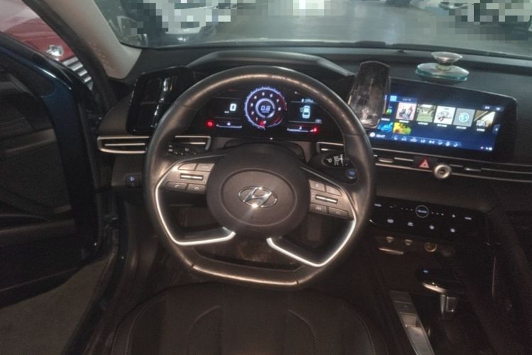 Used Hyundai Elantra 2021 1.5L CVT LUX Prestige Edition Steering Wheel