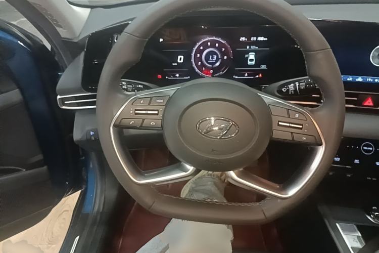 Used Hyundai Elantra 2021 1.5L CVT GLX Elite Edition Steering Wheel