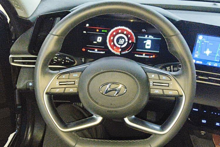 Used Hyundai Elantra 2021 1.5L CVT LUX Prestige Edition Steering Wheel