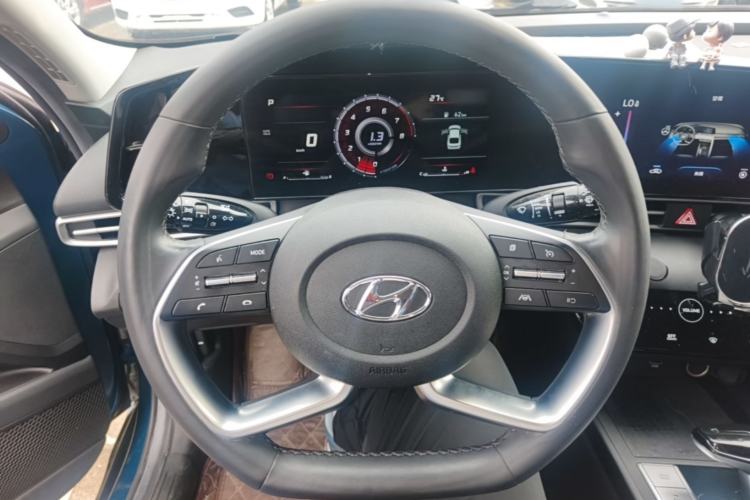 Used Hyundai Elantra 2021 1.5L CVT LUX Prestige Edition Steering Wheel