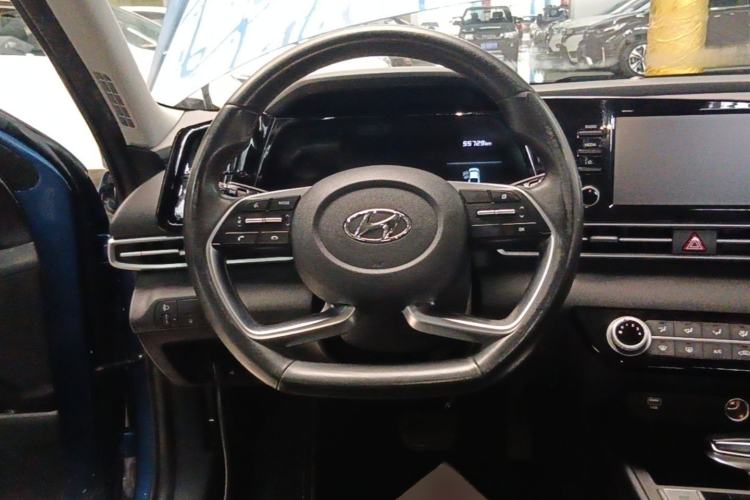 Used Hyundai Elantra 2021 1.5L CVT GLX Elite Edition Steering Wheel