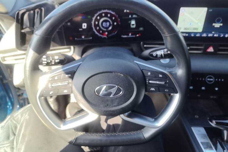 Used Hyundai Elantra 2021 1.5L CVT LUX Prestige Edition Steering Wheel