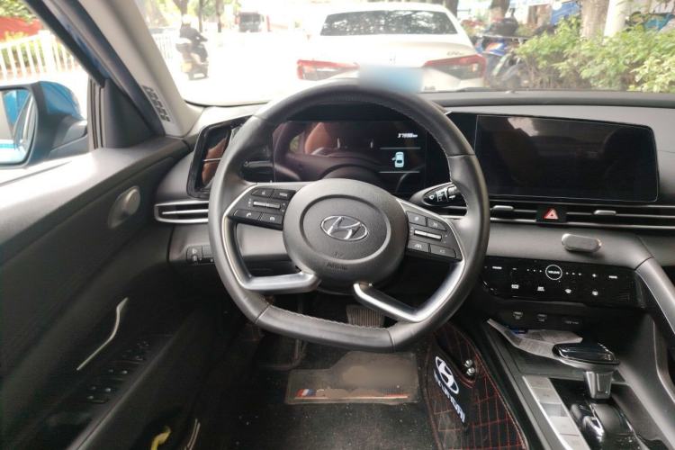Used Hyundai Elantra 2021 1.5L CVT LUX Prestige Edition Steering Wheel