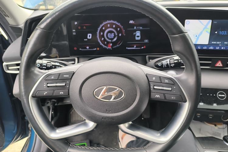 Used Hyundai Elantra 2021 1.5L CVT LUX Prestige Edition Steering Wheel
