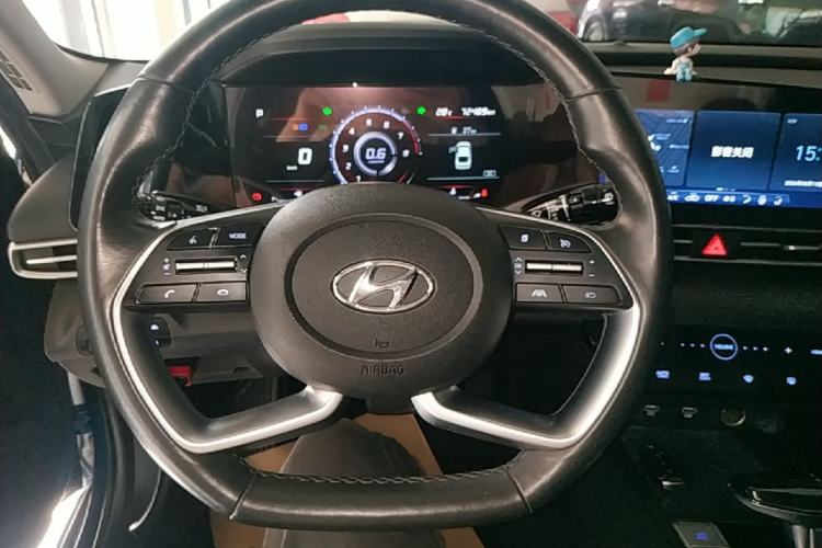 Used Hyundai Elantra 2021 1.5L CVT LUX Prestige Edition Steering Wheel